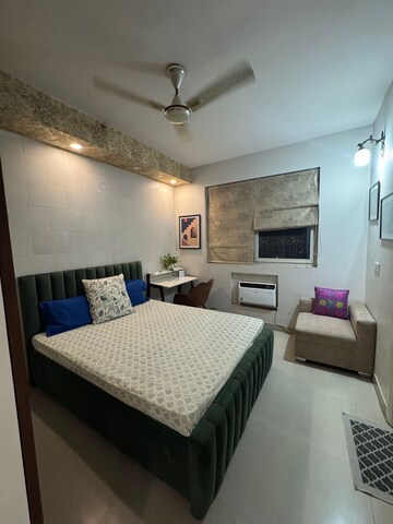 Bedroom in 3 BHK Builder Floor at Dlf Phase ii – for Sale