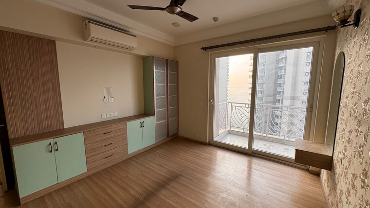 Room, dlf phase ii 3 Bedroom 215 Sq.Yd. Builder Floor In Dlf Phase ii Gurgaon 9521054