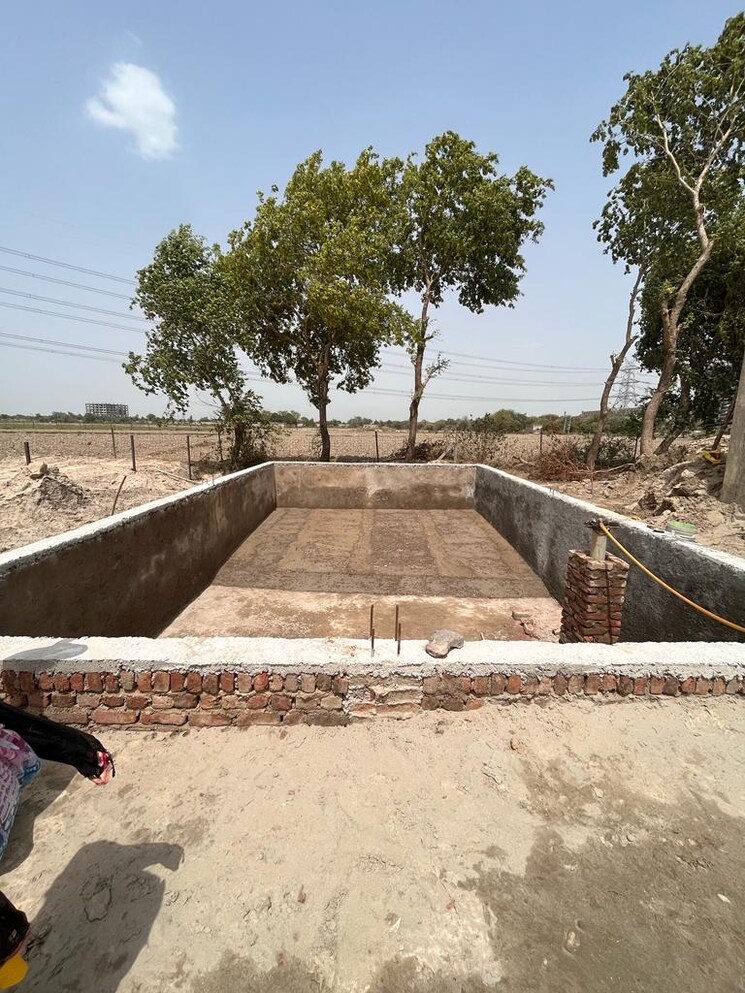 Garden, vrindavan  130 Sq.Yd. Plot In Vrindavan Mathura 9521063