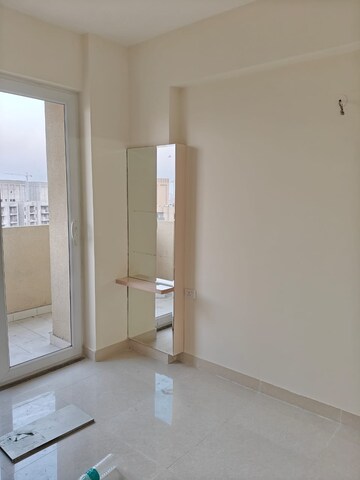 Room in 3 BHK Apartment at Tata Eureka Park, Sector 150 – for Rent