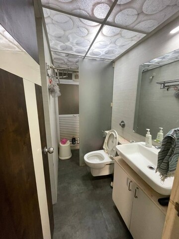 Master Bedroom in 3 BHK Apartment at Sheth Vasant Lawns, Laxmi Nagar – for Rent