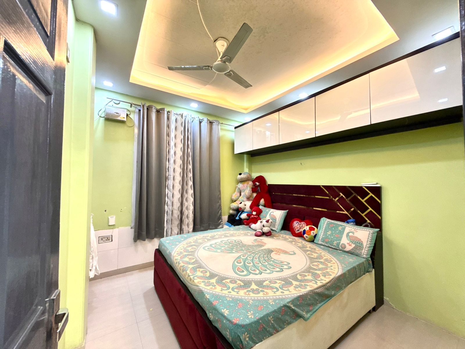 2 BHK + Pooja Room Apartment For Rent in Golf Green Apartments