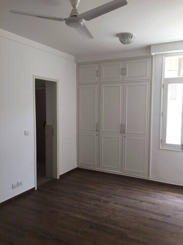 Room in 3 BHK Builder Floor at Jangpura – for Rent