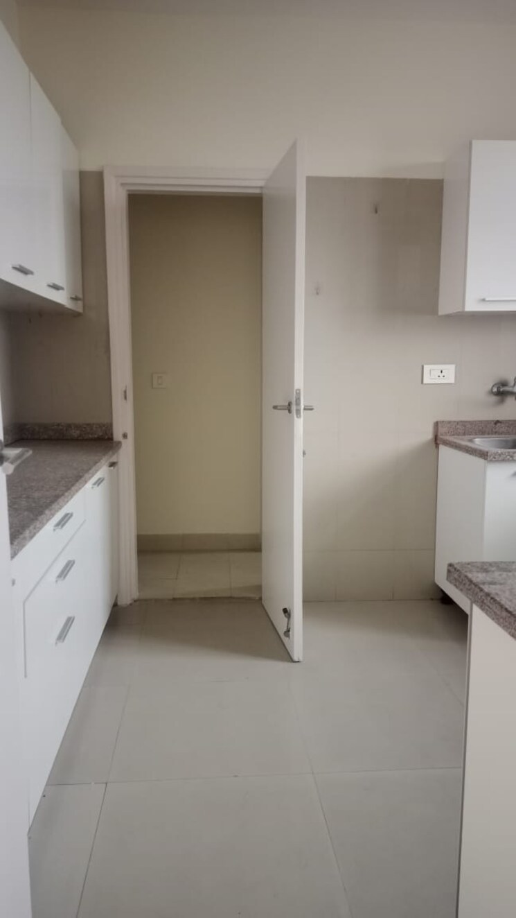 Bathroom, emaar-palm-terraces-select 4 Bedroom 2410 Sq.Ft. Apartment In Sector 66 Gurgaon 9521147