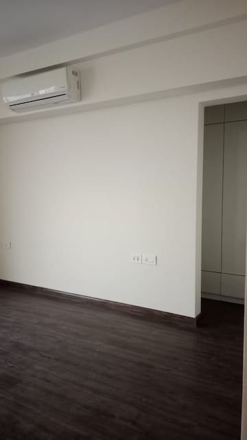 Room in 4 BHK Apartment at Emaar Palm Terraces Select, Sector 66 – for Rent