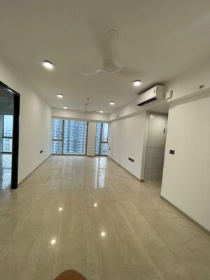 Room in 2 BHK Apartment at Lodha The Park, Worli – for Rent