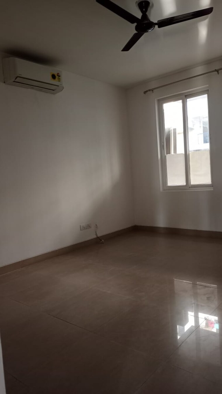 Room, emaar-emerald-floors-premier 3 Bedroom 1650 Sq.Ft. Apartment In Sector 65 Gurgaon 9521163