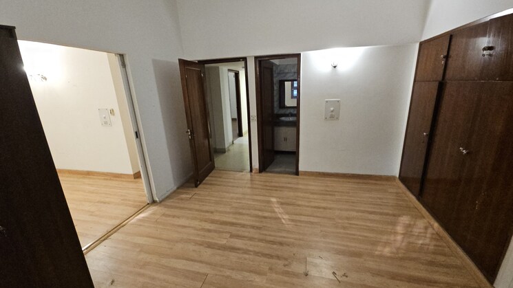 Room, shanti niketan 4 Bedroom 3500 Sq.Ft. Builder Floor In Shanti Niketan Delhi 9521161