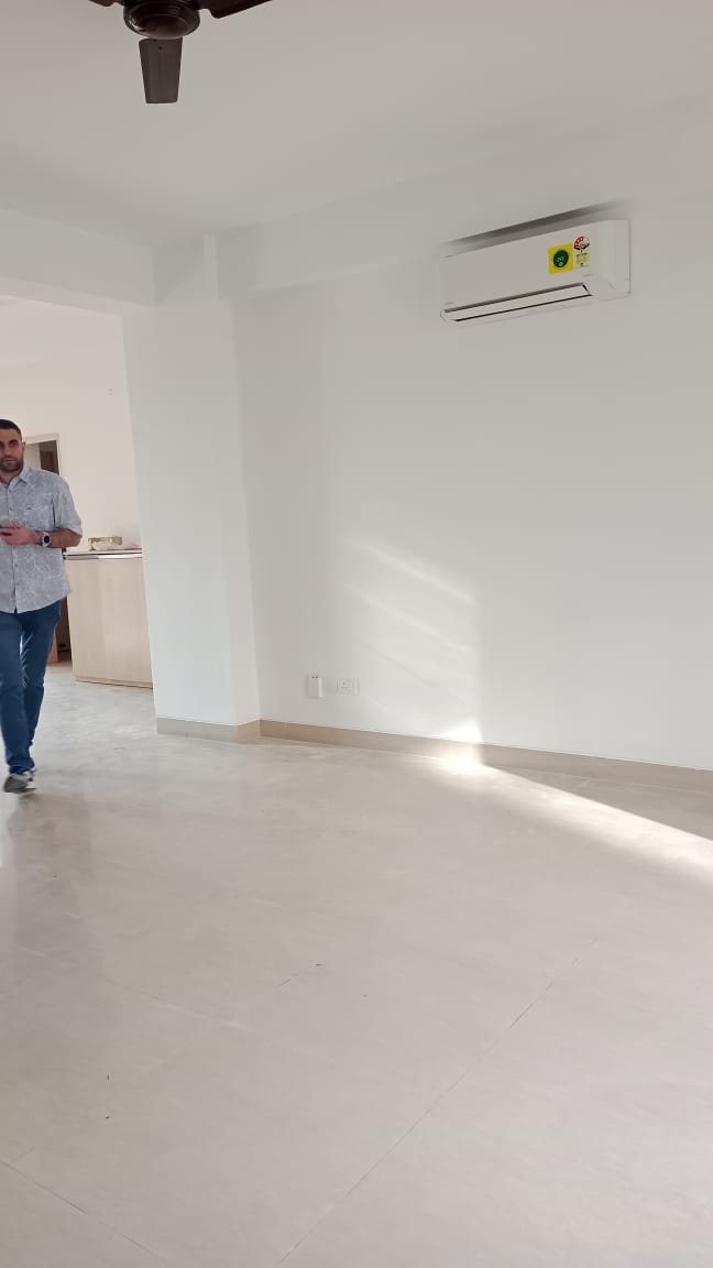 4 BHK + Servant Room Apartment For Rent in Emaar Emerald Floors Premier