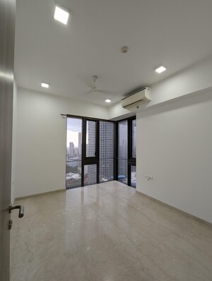 Room in 3 BHK Apartment at Lodha Supremus Worli, Worli – for Rent