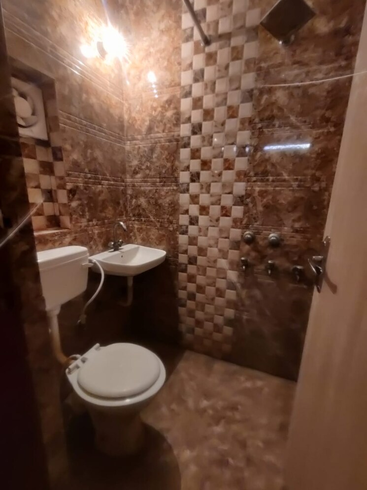 Bathroom, lord-mahavira-apartment 1 RK 500 Sq.Ft. Apartment In Sector 29 Noida 9521240