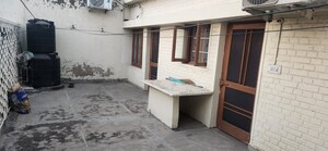 Room in 2 BHK Builder Floor at Sector 33 – for Rent