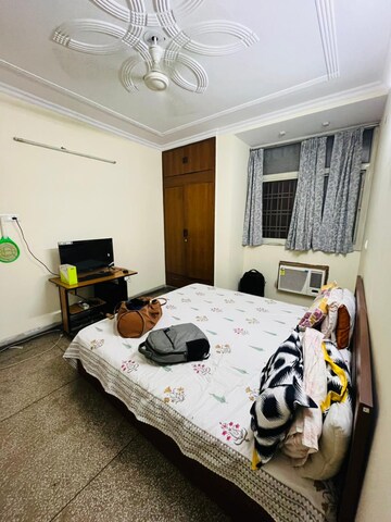 Bedroom in 3 BHK Apartment at Sarita Vihar Pocket-J RWA, Sarita Vihar – for Rent