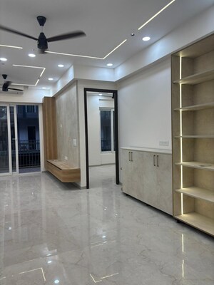 Room in 3 BHK Apartment at Smart World Orchard, Sector 61 – for Rent