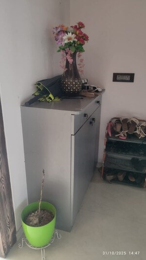 Furnished Amenities in 3 BHK Apartment at Sandhya Eve Horizon, Kandivali West – for Rent