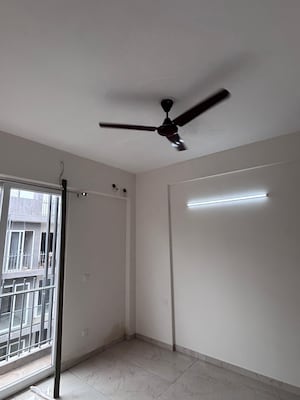 Room in 3 BHK Builder Floor at Smart World Gems, Sector 89 – for Sale