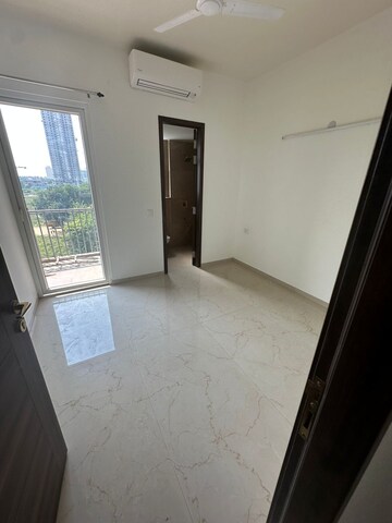 Room in 3 BHK Apartment at Smart World Orchard, Sector 61 – for Rent