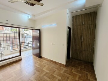 Room in 3 BHK Builder Floor at Sushant Lok I – for Rent