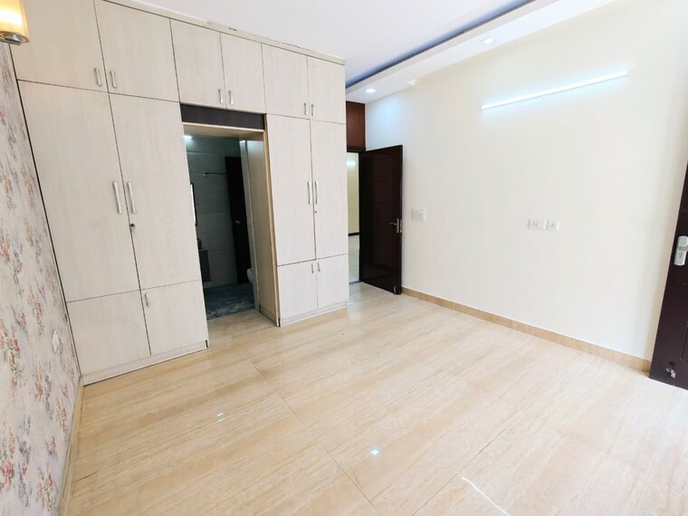 Room, sushant lok i 3 Bedroom 250 Sq.Yd. Builder Floor In Sushant Lok I Gurgaon 9521421