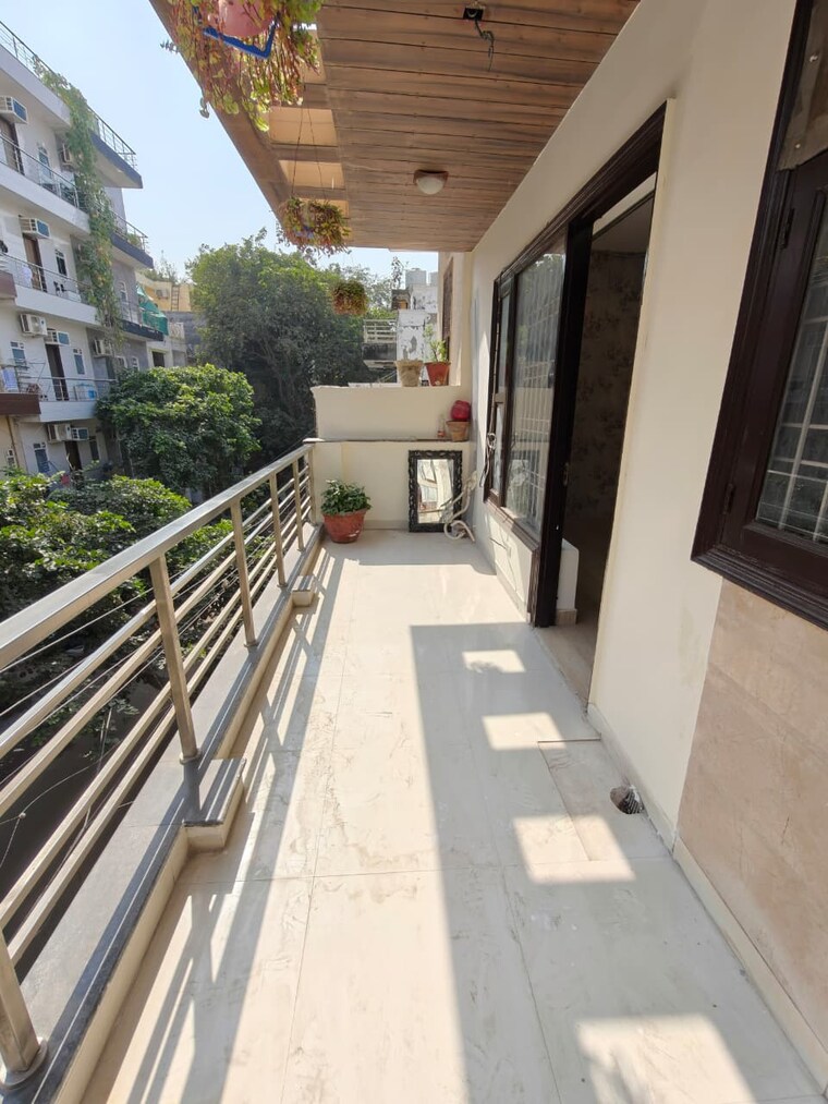 Balcony, sushant lok i 3 Bedroom 250 Sq.Yd. Builder Floor In Sushant Lok I Gurgaon 9521421