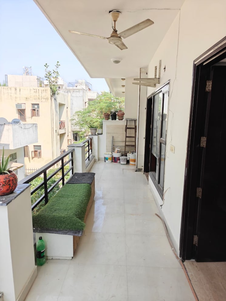 Balcony, sushant lok i 3 Bedroom 250 Sq.Yd. Builder Floor In Sushant Lok I Gurgaon 9521421