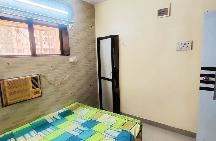 Bedroom, malad east 3 Bedroom 700 Sq.Ft. Apartment In Malad East Mumbai 9521435