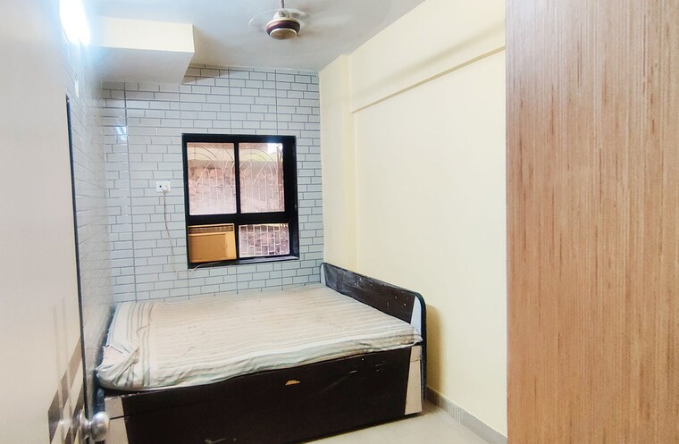 Bedroom, malad east 3 Bedroom 700 Sq.Ft. Apartment In Malad East Mumbai 9521435