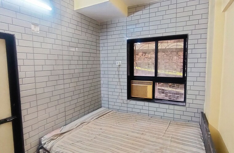 Room, malad east 3 Bedroom 700 Sq.Ft. Apartment In Malad East Mumbai 9521435