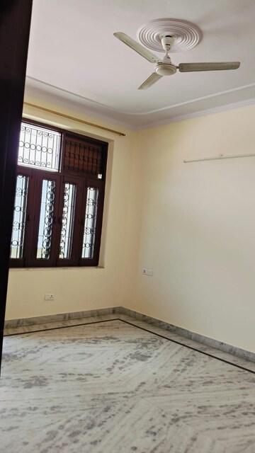 Room in 3 BHK Independent House at Sector 16 A – for Rent
