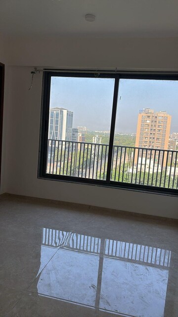 Room in 4 BHK Apartment at Science City – for Rent