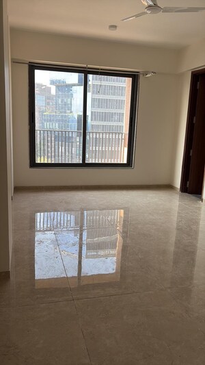 Room in 4 BHK Apartment at Science City – for Rent