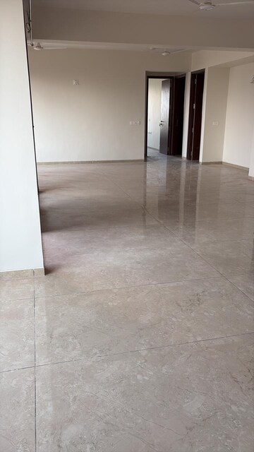 Room in 4 BHK Apartment at Science City – for Rent