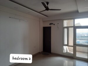 Room in 3 BHK Apartment at Vip Road – for Rent
