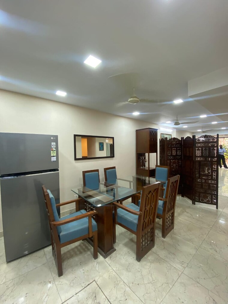 Living Room, kailash colony 3 Bedroom 310 Sq.Yd. Builder Floor In Kailash Colony Delhi 9521494