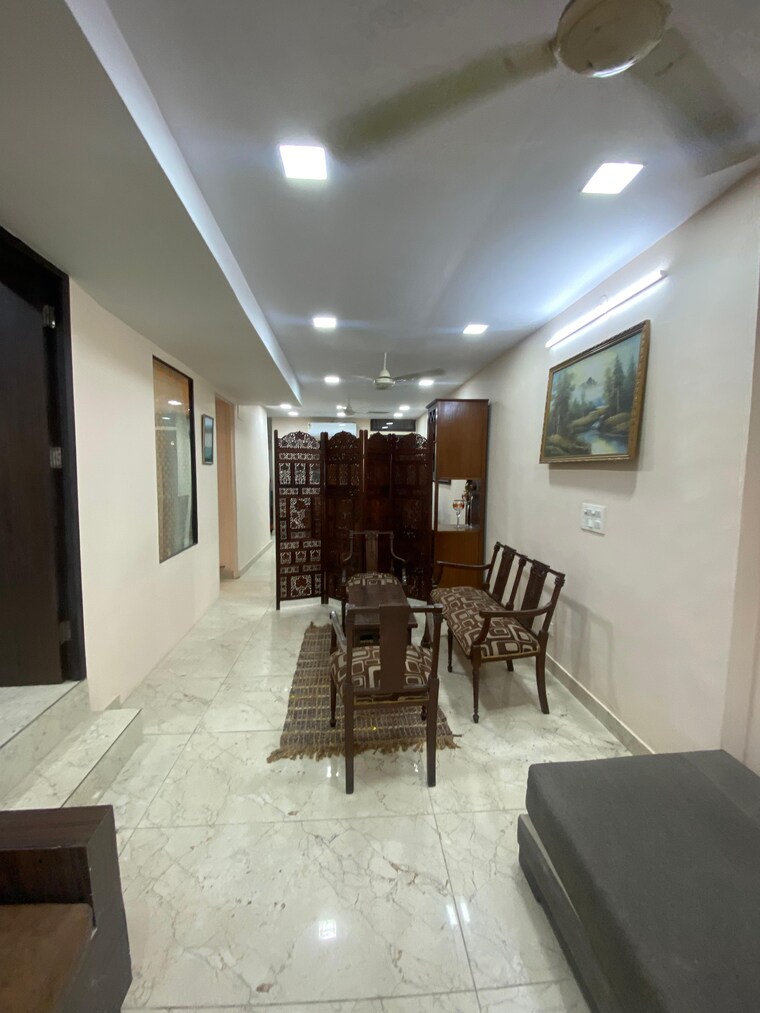 Living Room, kailash colony 3 Bedroom 310 Sq.Yd. Builder Floor In Kailash Colony Delhi 9521494