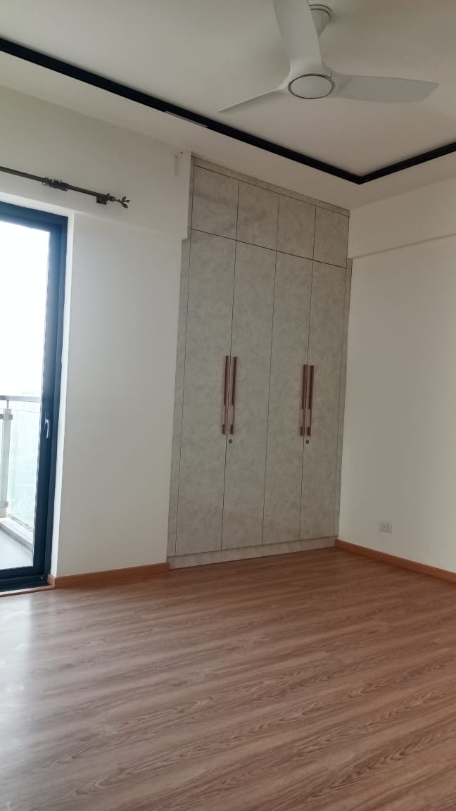 3 BHK + Servant Room Apartment For Rent in M3M Latitude
