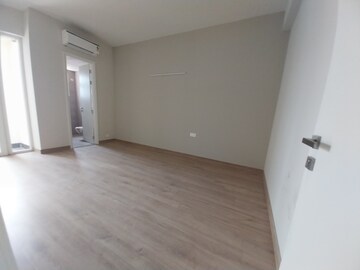 Room in 3 BHK Apartment at Signature Global City, Sector 37d – for Rent