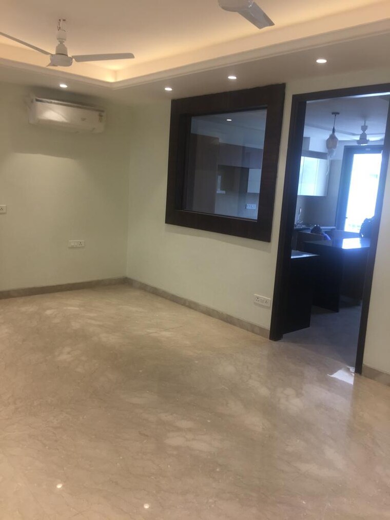 Room, sector 56 4 Bedroom 500 Sq.Yd. Builder Floor In Sector 56 Gurgaon 9521512