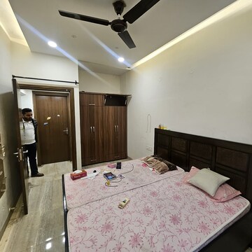 Bedroom in 3 BHK Builder Floor at Sector 32 – for Rent