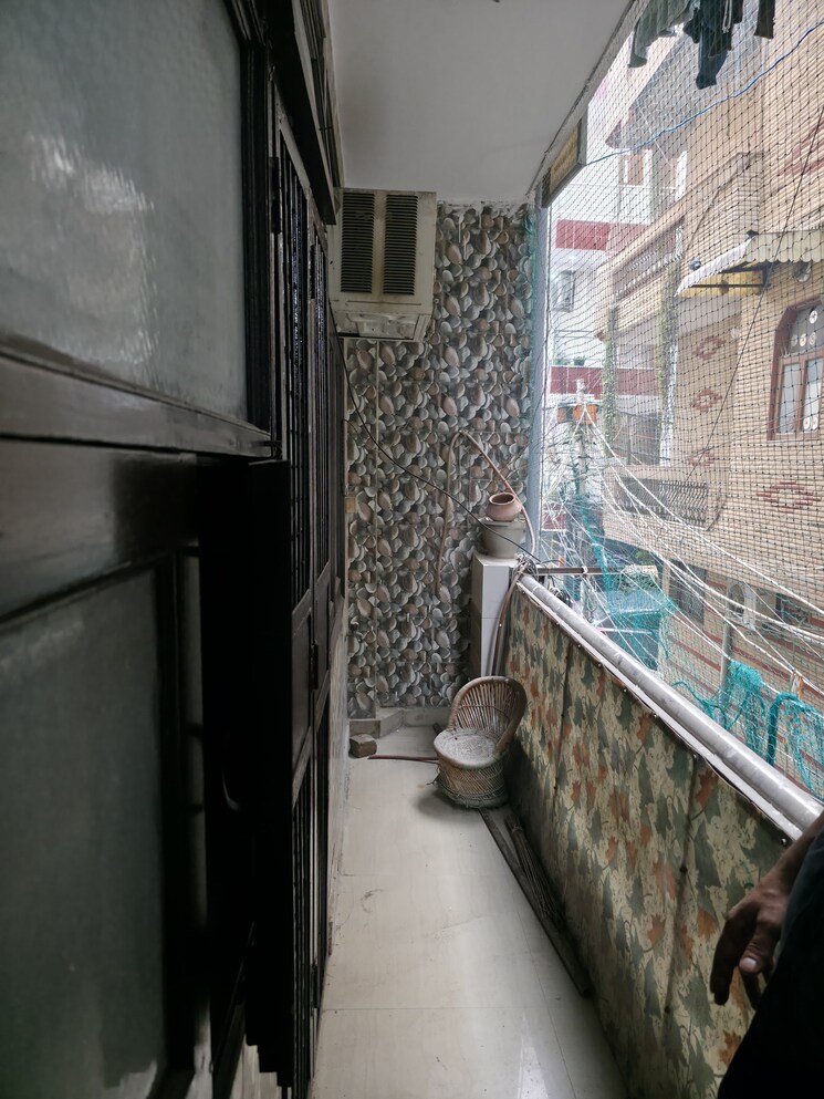 Balcony, dwarka mor 2 Bedroom 60 Sq.Yd. Builder Floor In Dwarka Mor Delhi 9521597