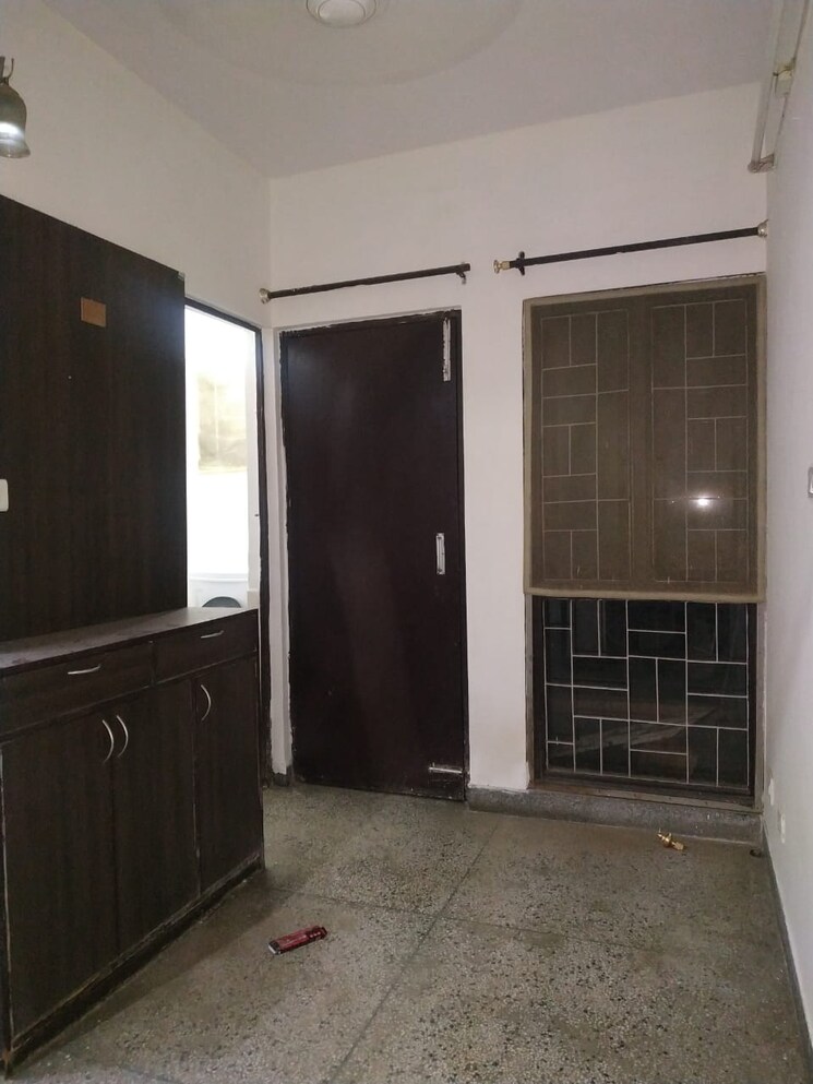 Room, jasola vihar 1 Bedroom 516 Sq.Ft. Apartment In Jasola Vihar Delhi 9521586