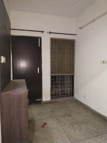 Room in 1 BHK Apartment at Jasola Vihar – for Sale