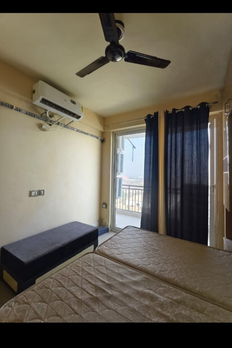 Room, sector 102 3 Bedroom 745 Sq.Ft. Apartment In Sector 102 Gurgaon 9521613