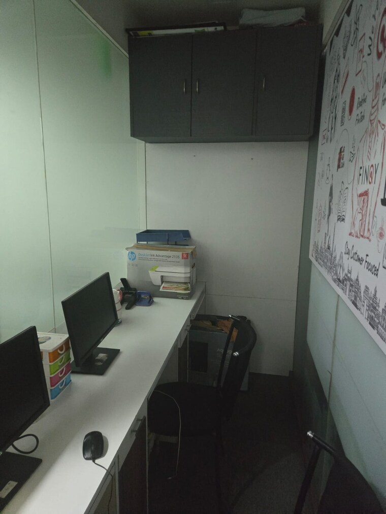 Team Area, real-tech-park Commercial Office Space 700 Sq.Ft. In Vashi Sector 30a Navi Mumbai 9521608