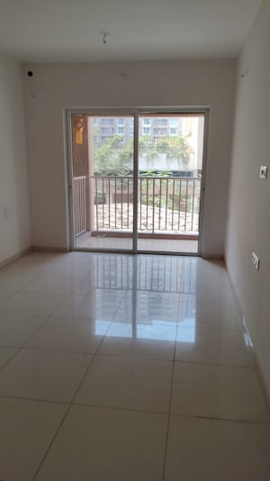 Room in 2 BHK Apartment at Godrej Green Vistas, Mahalunge – for Rent