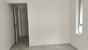 Room in 2 BHK Apartment at Godrej Green Vistas, Mahalunge – for Rent