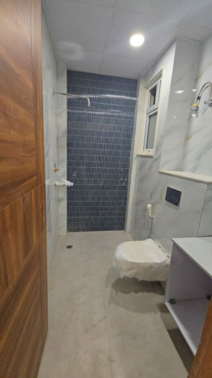 Bathroom, green fields colony 4 Bedroom 450 Sq.Yd. Builder Floor In Green Fields Colony Faridabad 9521647