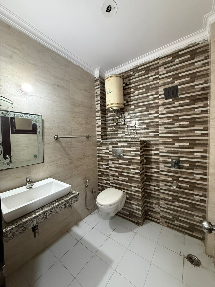 Bathroom, saket 2 Bedroom 900 Sq.Ft. Builder Floor In Saket Delhi 9521683