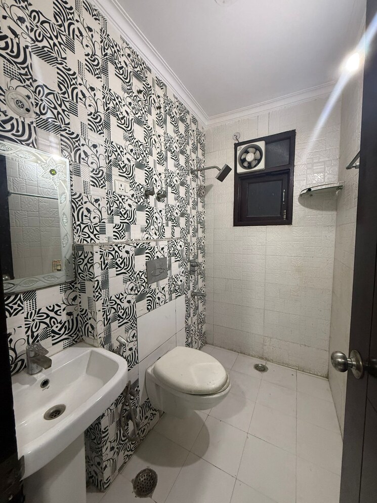 Bathroom, saket 2 Bedroom 900 Sq.Ft. Builder Floor In Saket Delhi 9521683