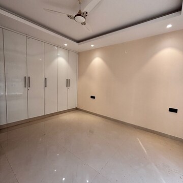 Room in 3 BHK Builder Floor at Saket – for Rent